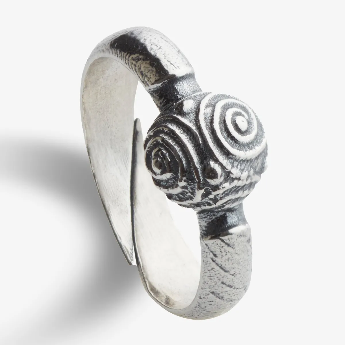 Vesterheim Modern Jewelry-Ingerid Ring by Sylvsmidja